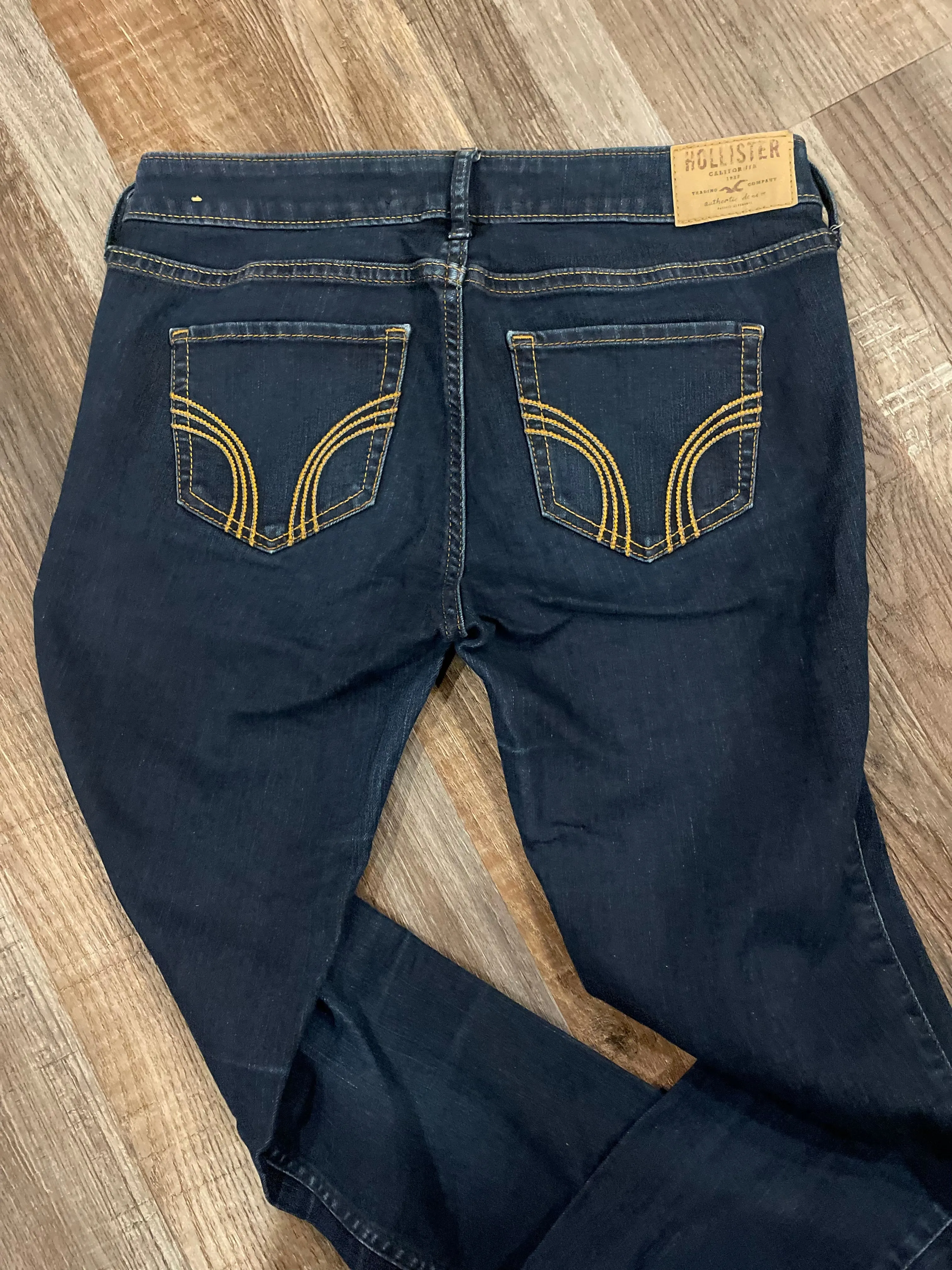 Hollister Super Skinny Jeans Women's size 1R (waist 25”, length 31”)